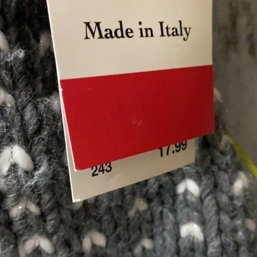NWT Infinity Scarf. Made in ltaly white,‎ silver & gray (S639)